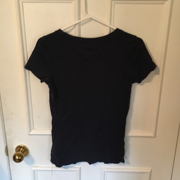 Cute Hollister Tee - Picture 2 of 4